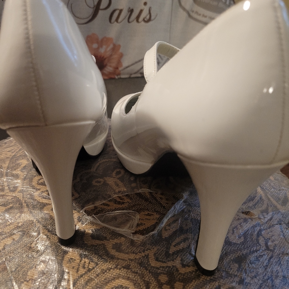 White heels - Picture 4 of 9